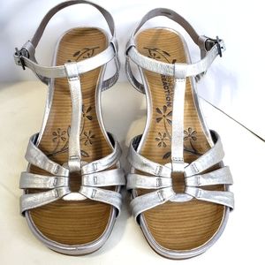 Reaction Kenneth Cole Silver Leather Wedges Size 10